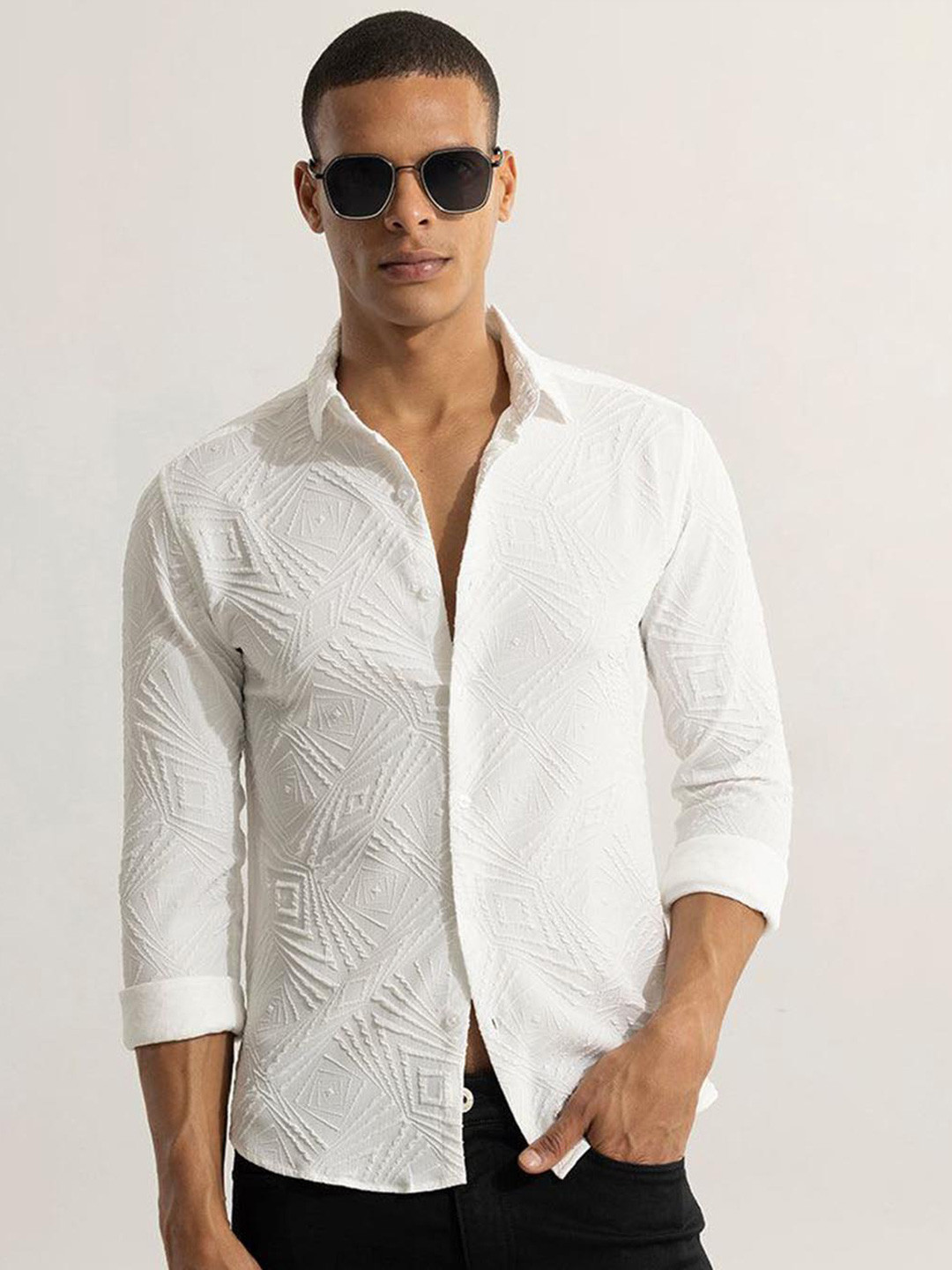 

Snitch White Classic Slim Fit Floral Self Design Casual Shirt