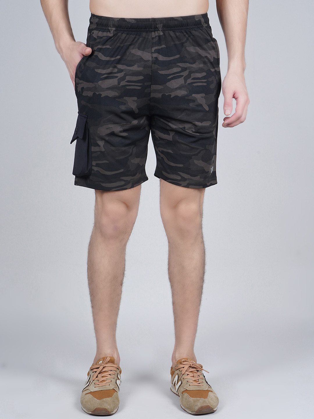 

NEVER LOSE Men Mid-Rise Camouflage Printed Dry-Fit Technology Cargo Shorts, Green