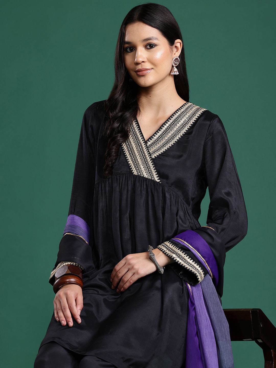 

Sangria Embroidered Sequin Detail Kurta Set, Black