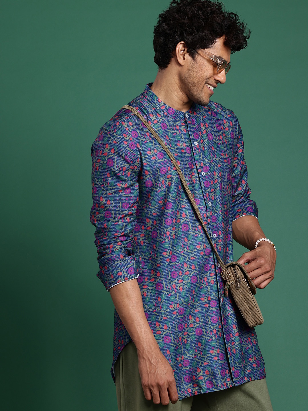 

Sangria Floral Printed Floral Kurta, Navy blue