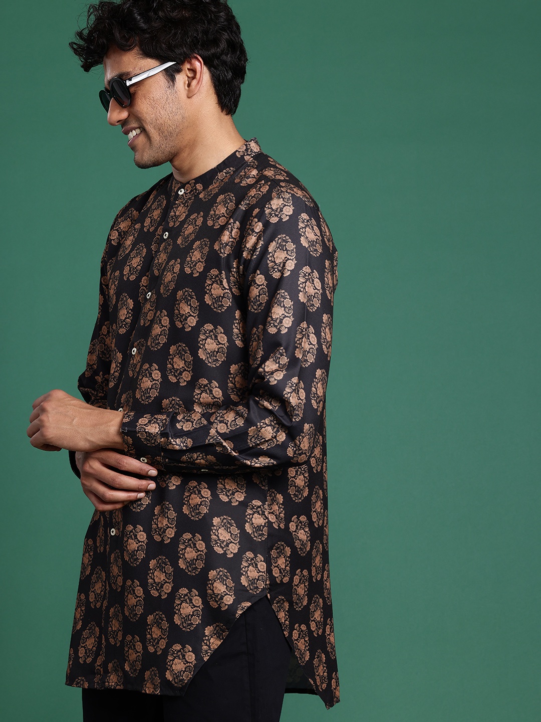 

Sangria Floral Printed Kurta, Black