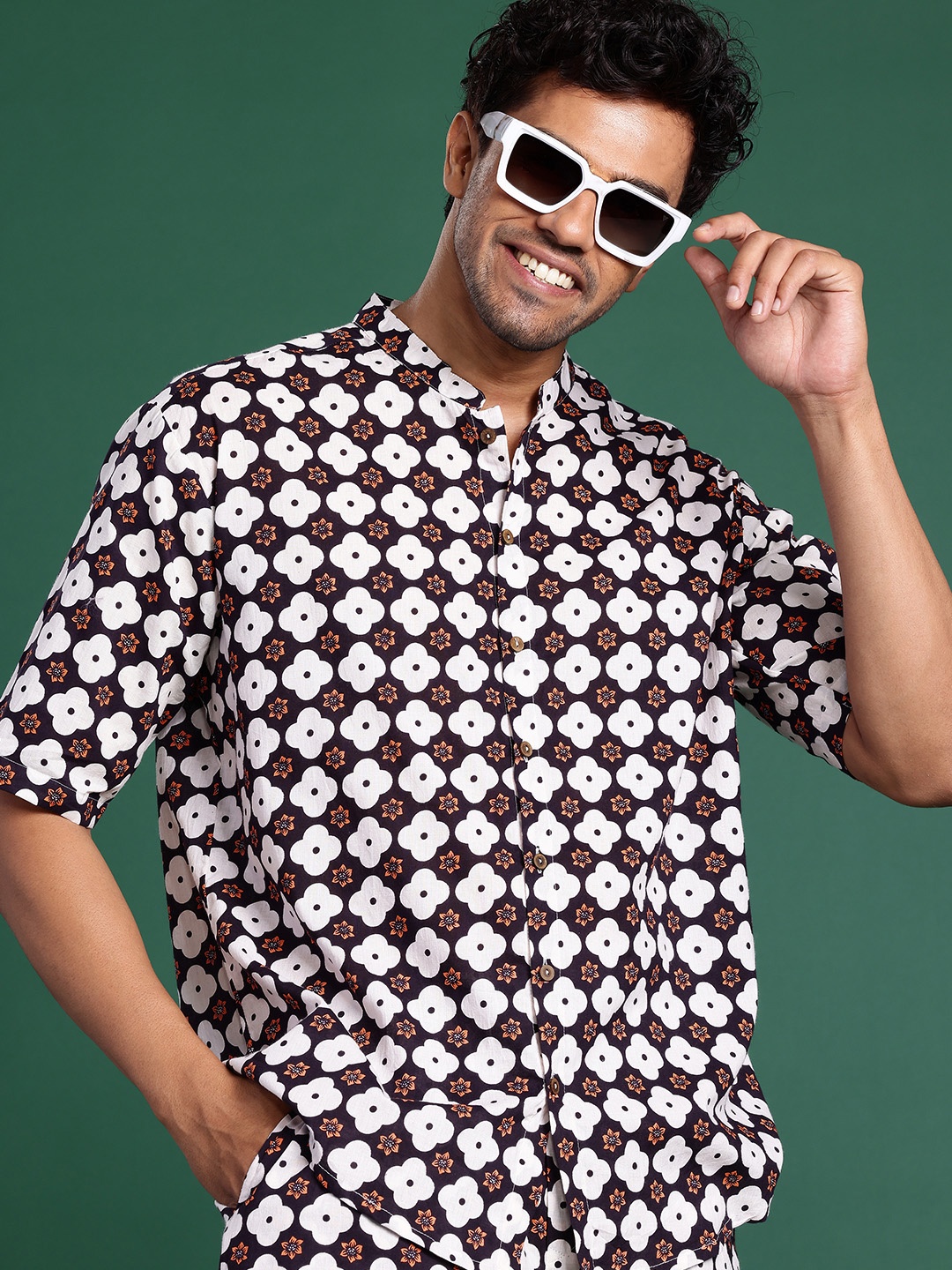 

Sangria Men Floral Printed Shirt With Shorts Co-Ords Set, Off white