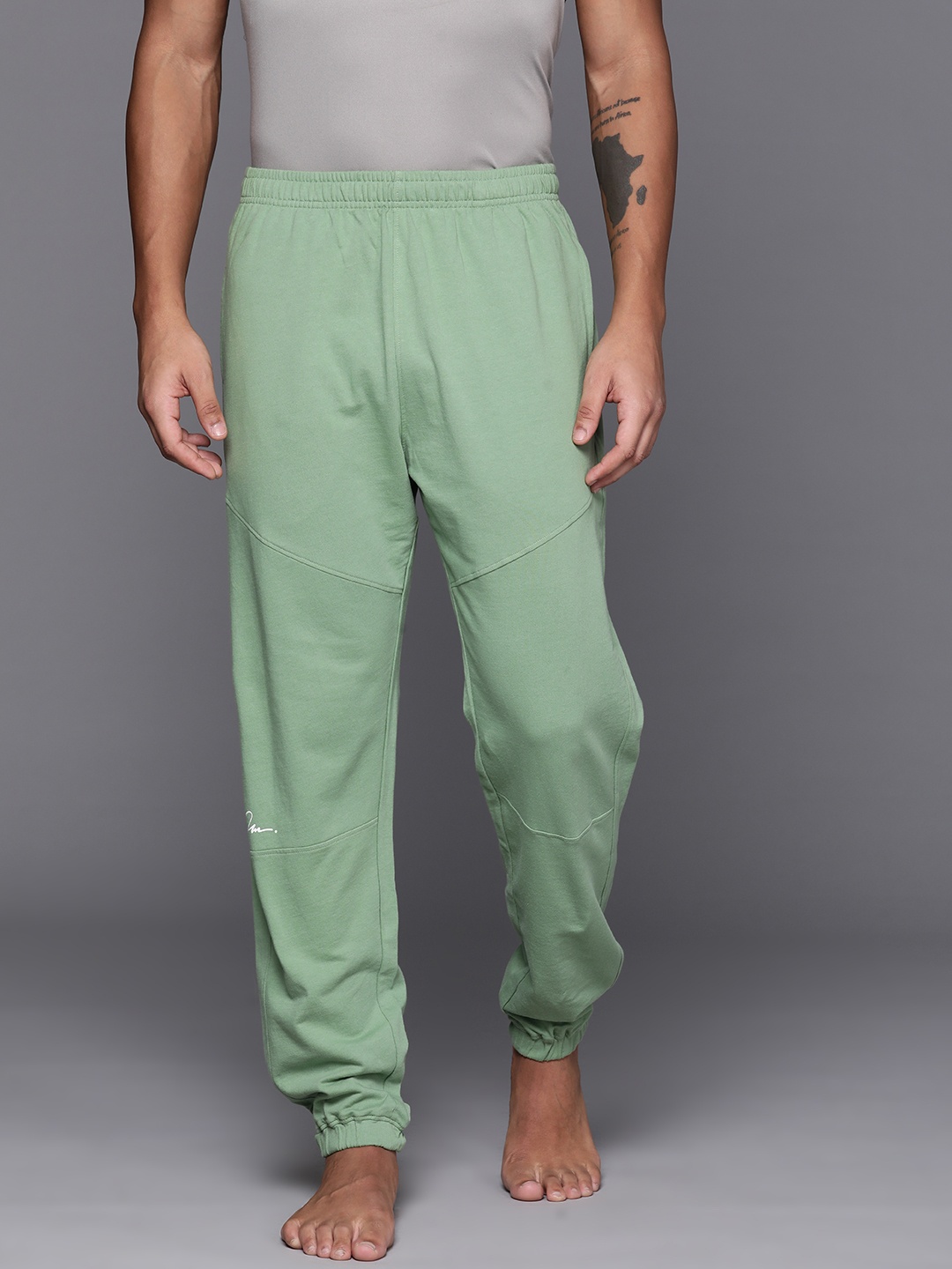 

HRX by Hrithik Roshan Men Pure Cotton Relax Fit Yoga Joggers, Green