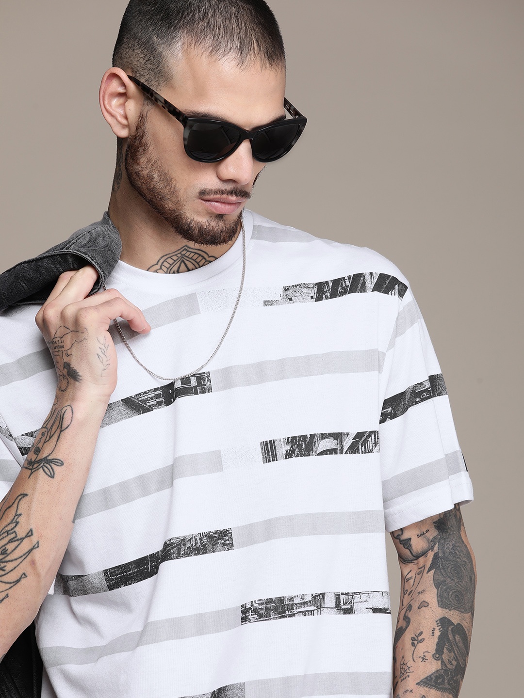 

WROGN Men Multi Stripes Drop-Shoulder Sleeves Knitted Oversized T-shirt, White
