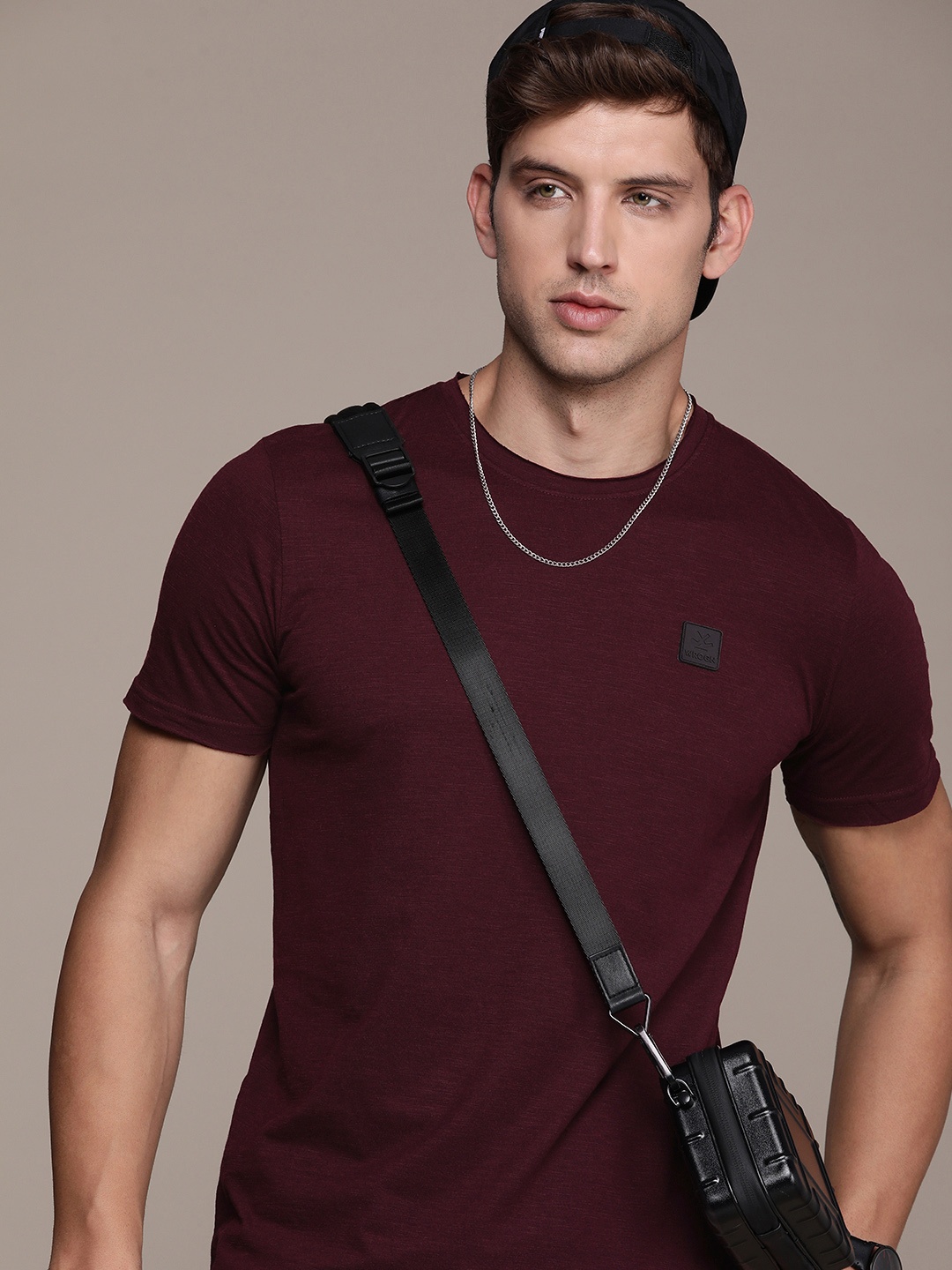 

WROGN Self Design Slim Fit T-shirt, Maroon