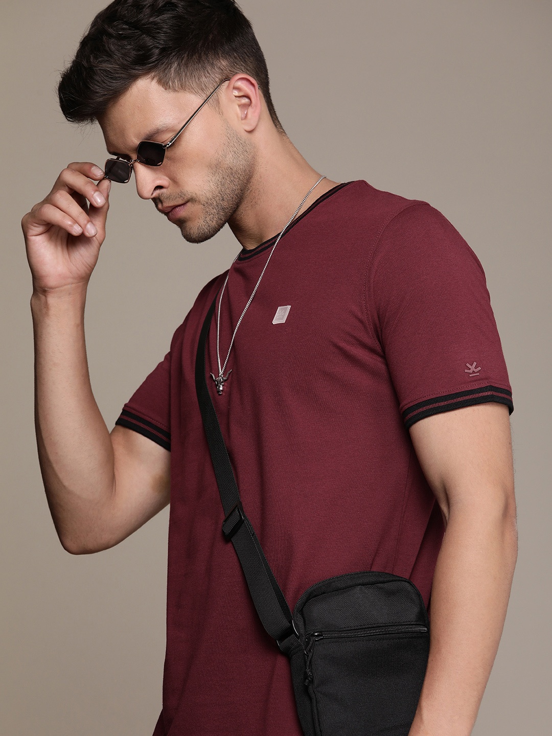 WROGN Solid Slim Fit Casual T-shirt, Maroon