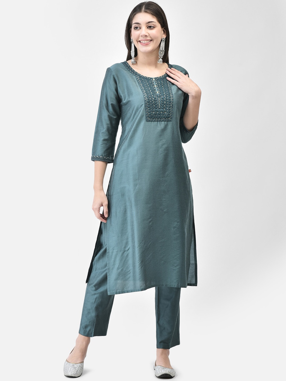 

Span Ethnic Motifs Yoke Embroidered Sequined Straight Kurta, Green