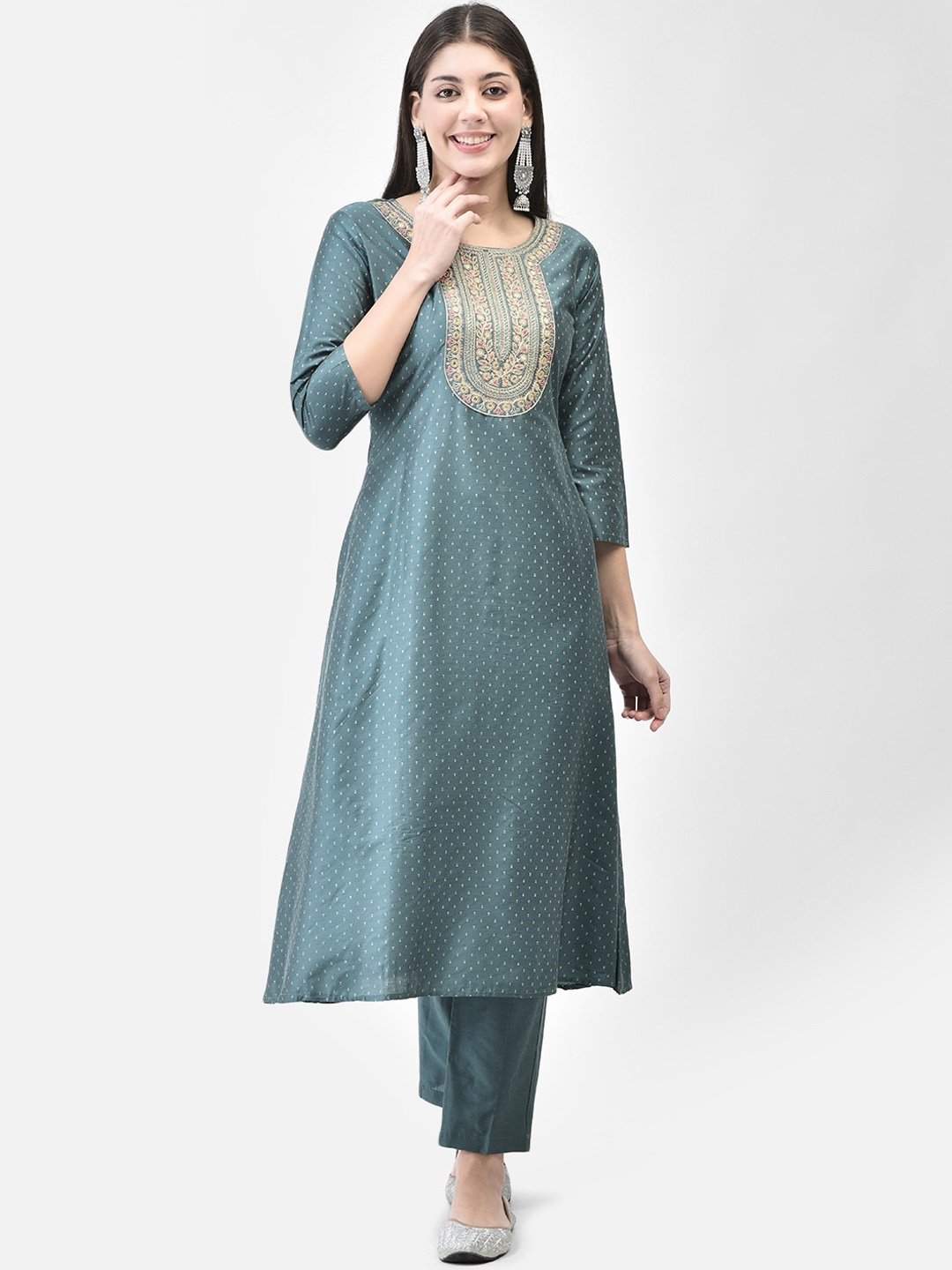 

Span Ethnic Motifs Yoke Embroidered Sequined A-Line Kurta, Green