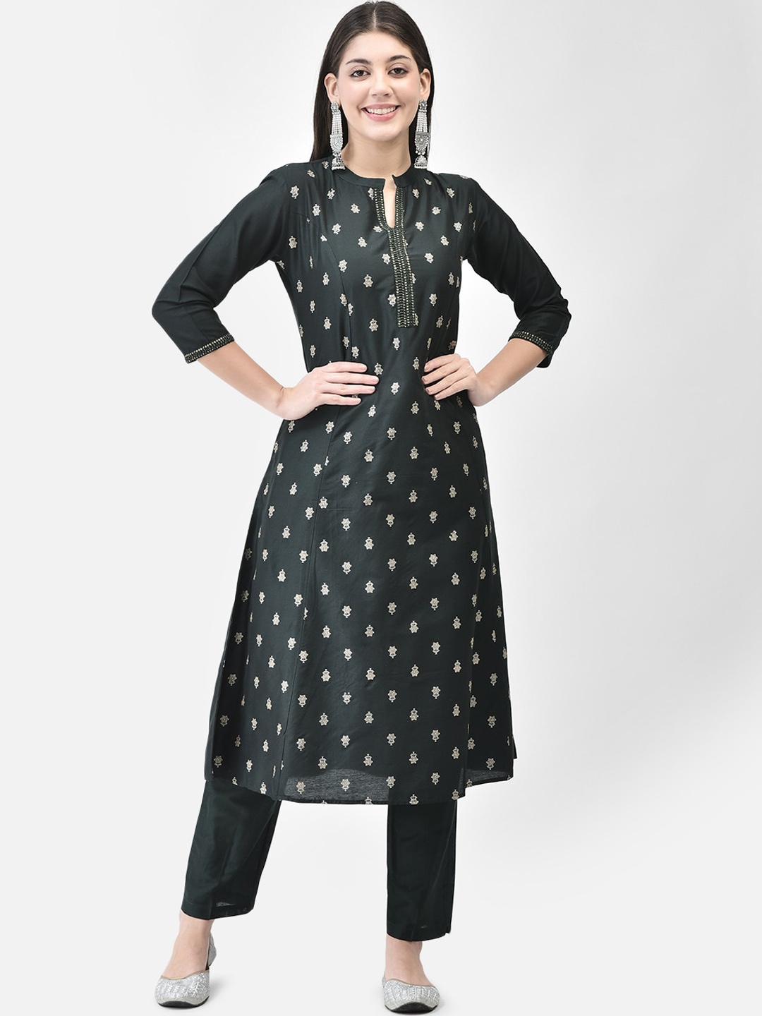 

Span Ethnic Motifs Foil Printed Mandarin Collar Sequined A-Line Kurta, Green