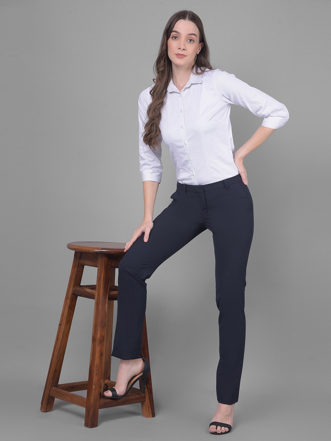 

Crimsoune Club Women Original Slim Fit Mid-Rise Trouser, Navy blue