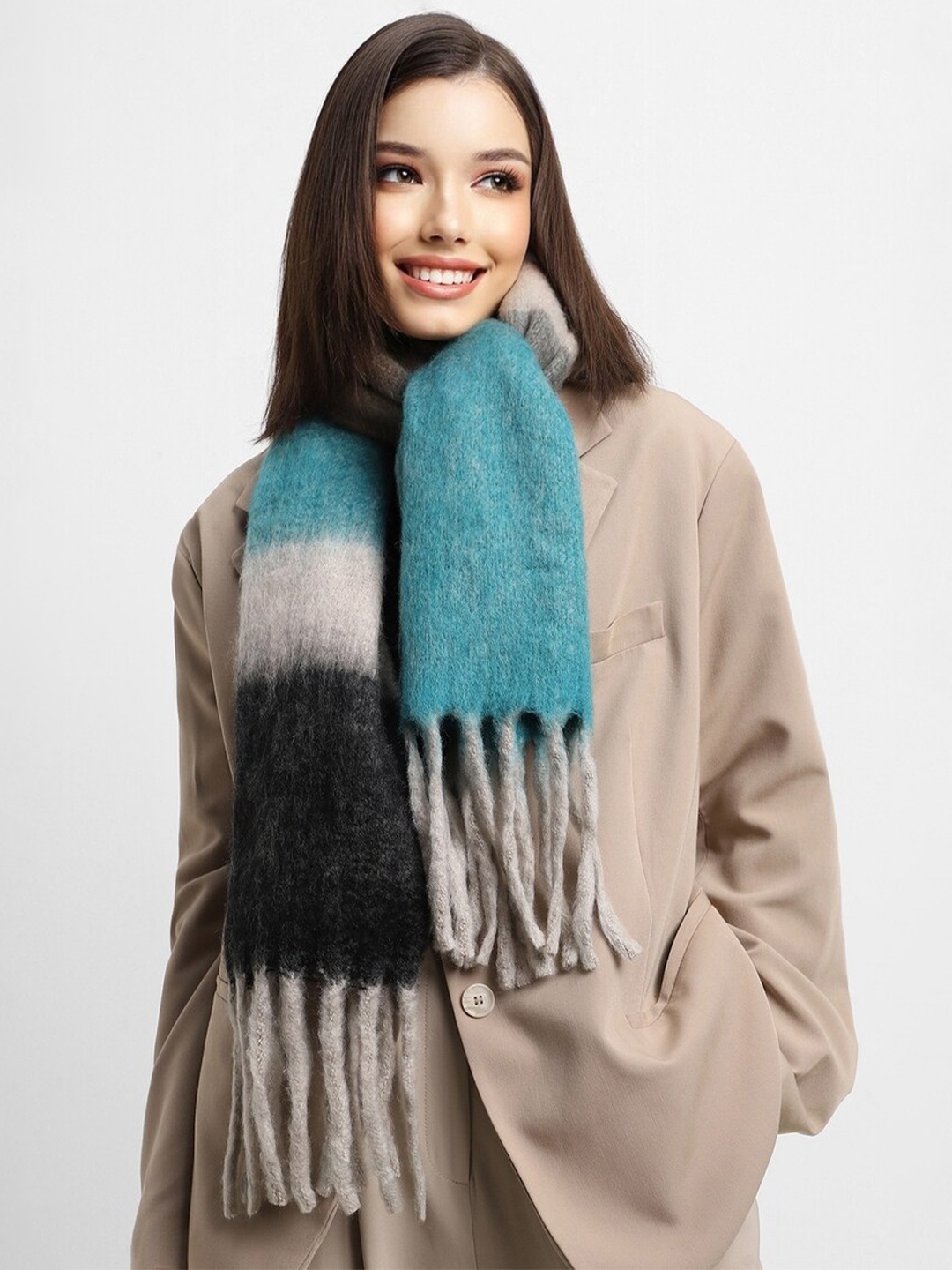 

FOREVER 21 Colourblocked Acrylic Scarf, Blue