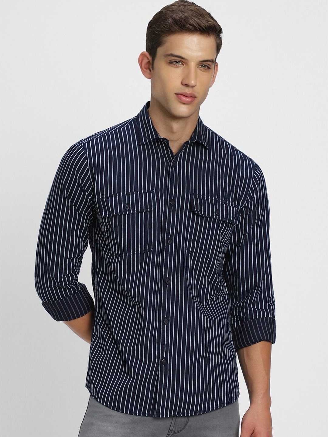 

FOREVER 21 Vertical Striped Pure Cotton Casual Shirt, Navy blue