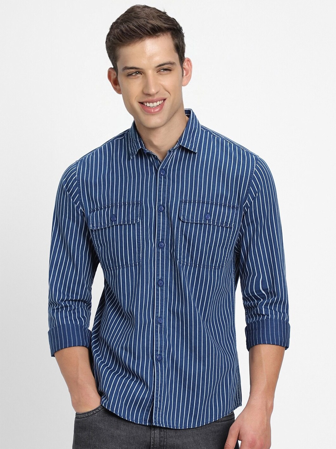

FOREVER 21 Vertical Striped Pure Cotton Casual Shirt, Blue
