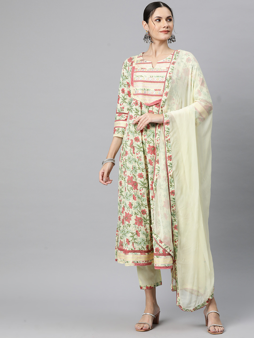 

Readiprint Floral Printed Pleated Mirror Work Pure Cotton Kurta Set, Yellow