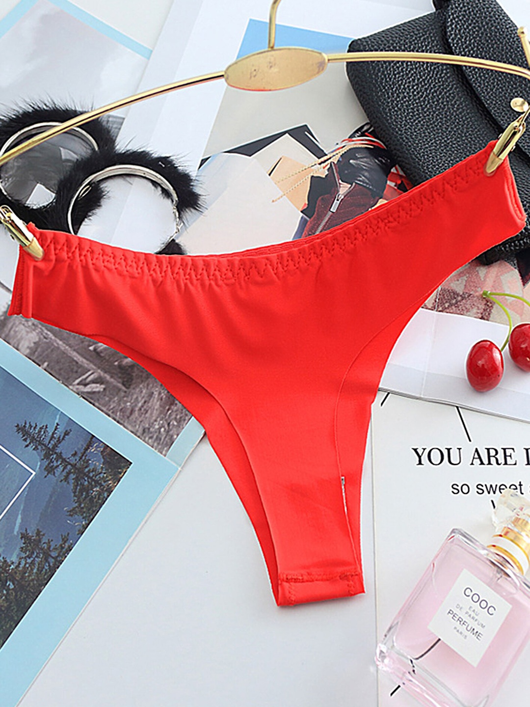 

LULU & SKY Seamless Low-Rise Thong Briefs, Red
