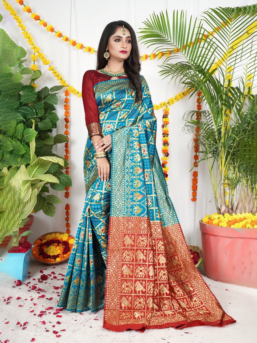 

ZEEPKART Woven Design Zari Saree, Blue