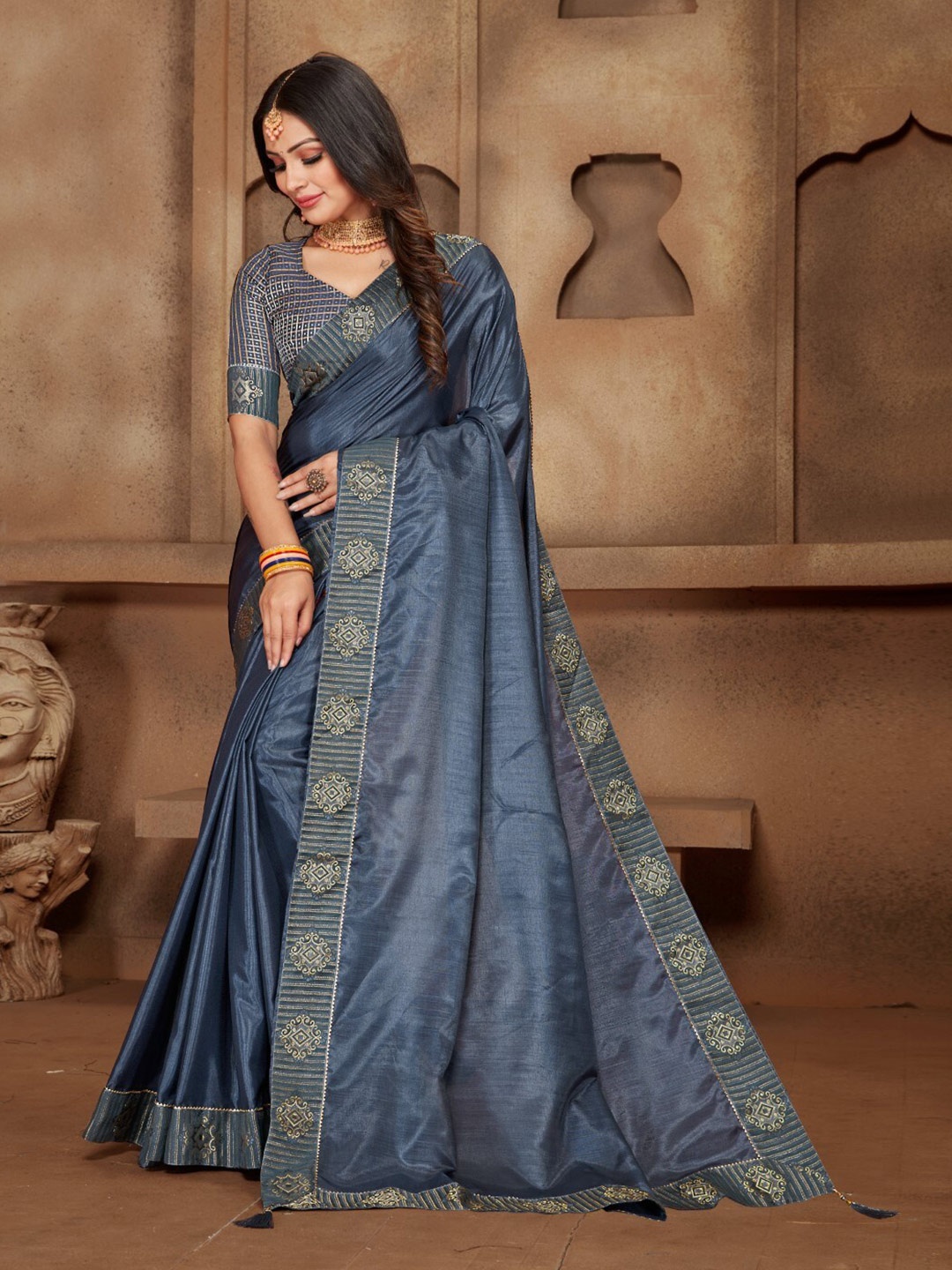 

ZEEPKART Woven Design Zari Saree, Grey