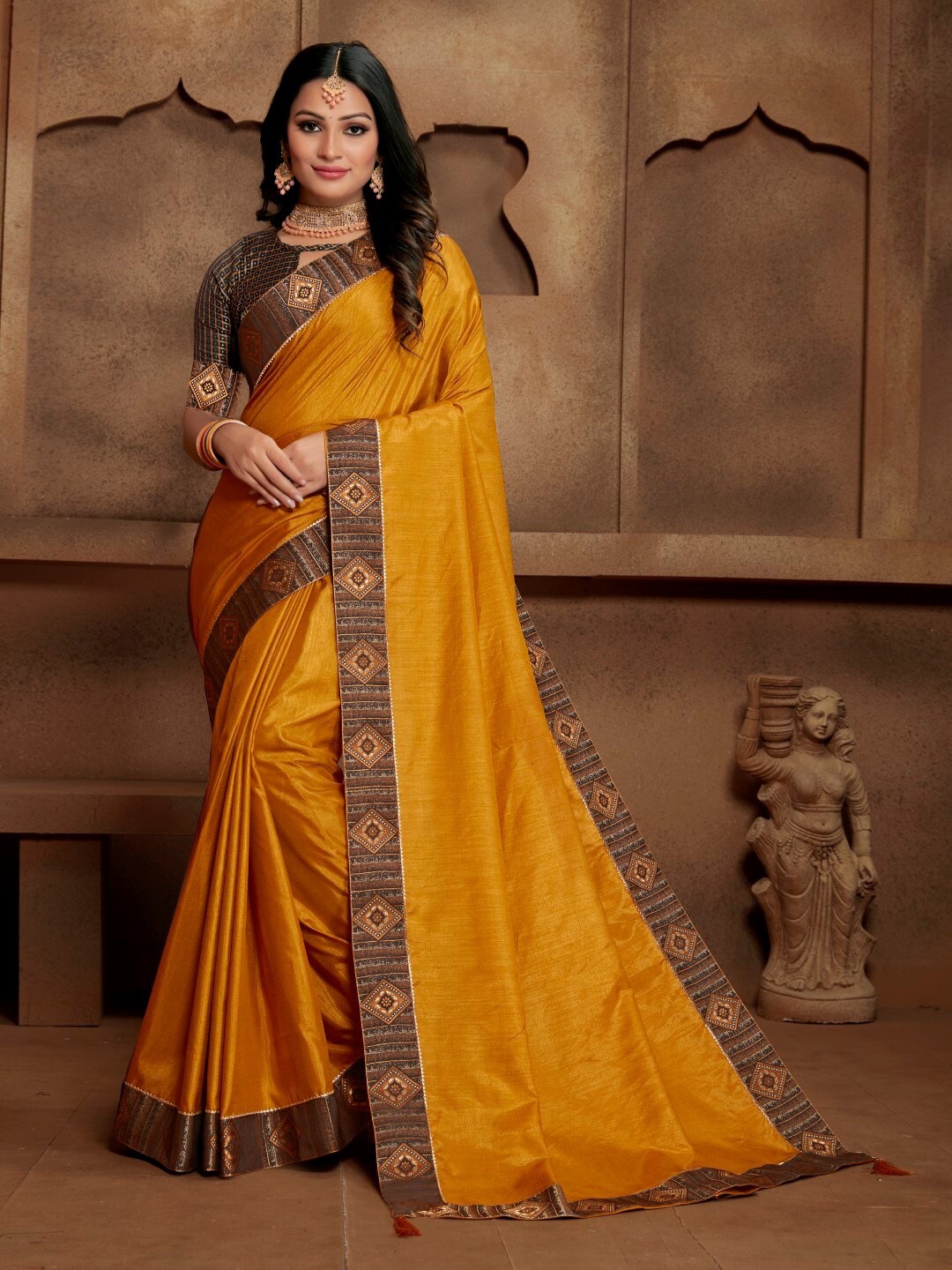 

ZEEPKART Woven Design Saree, Gold