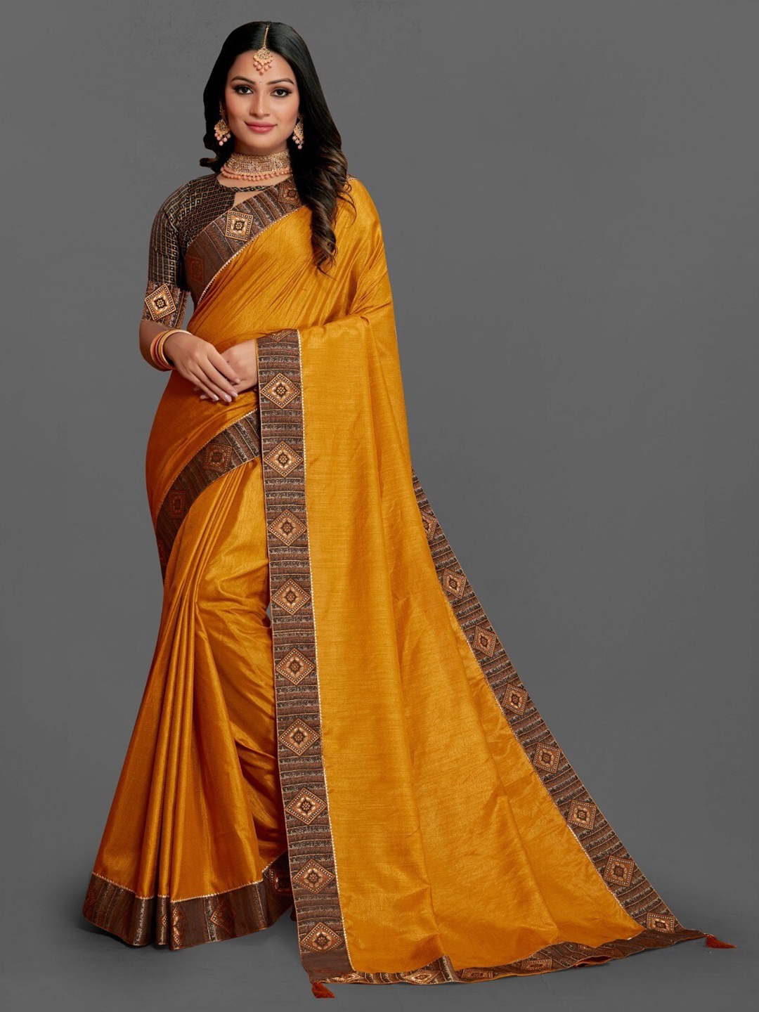 

ZEEPKART Woven Design Zari Saree, Gold