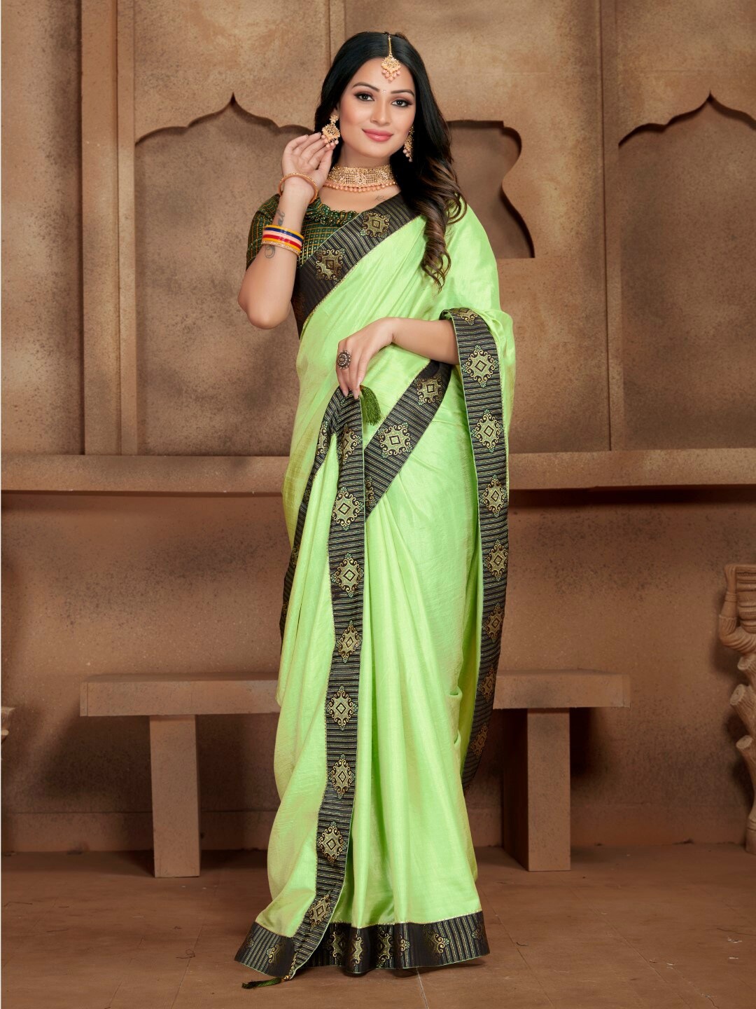 

ZEEPKART Woven Design Silk Blend Saree, Olive