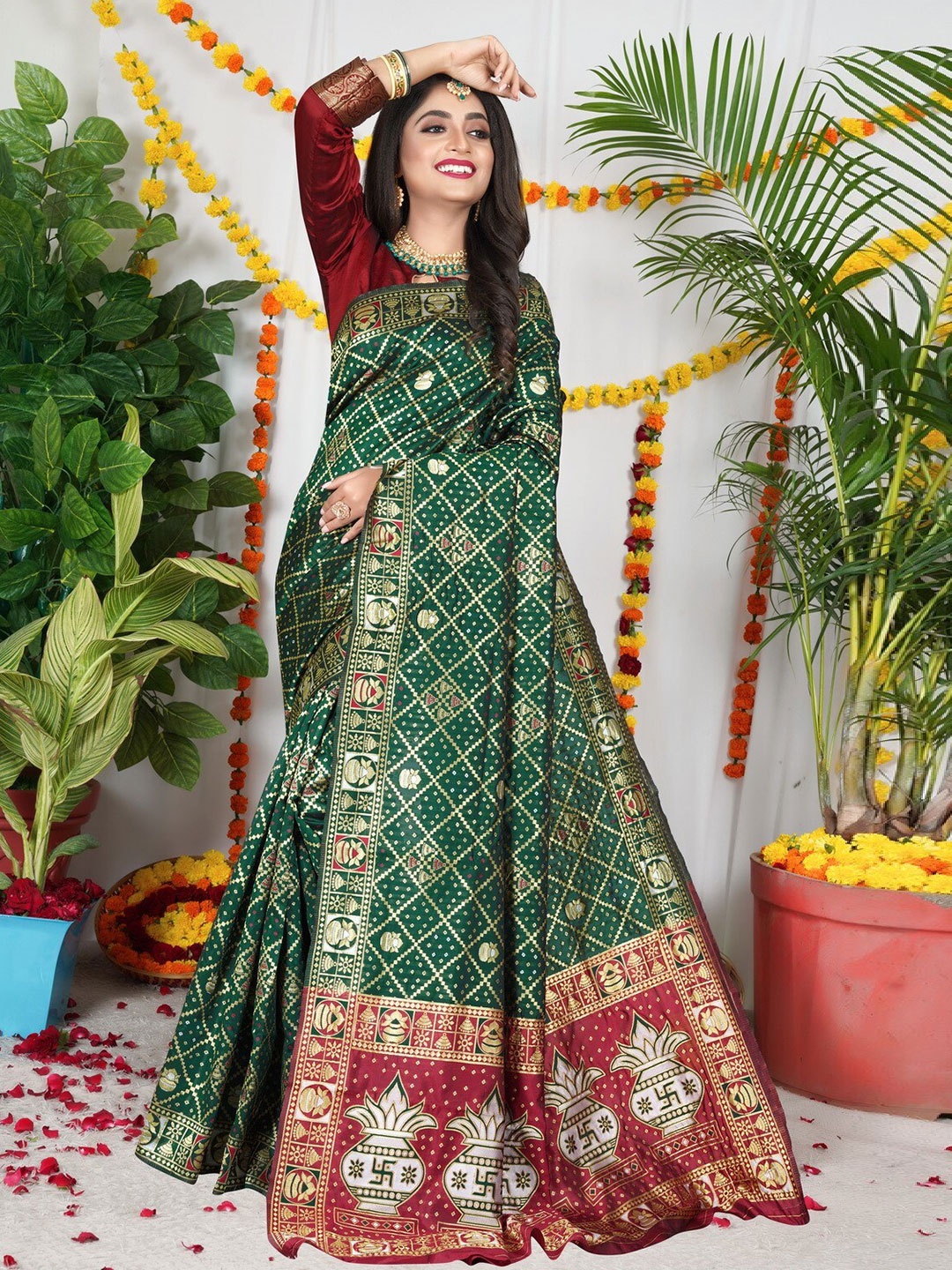 

ZEEPKART Ethnic Motifs Woven Design Zari Saree, Green