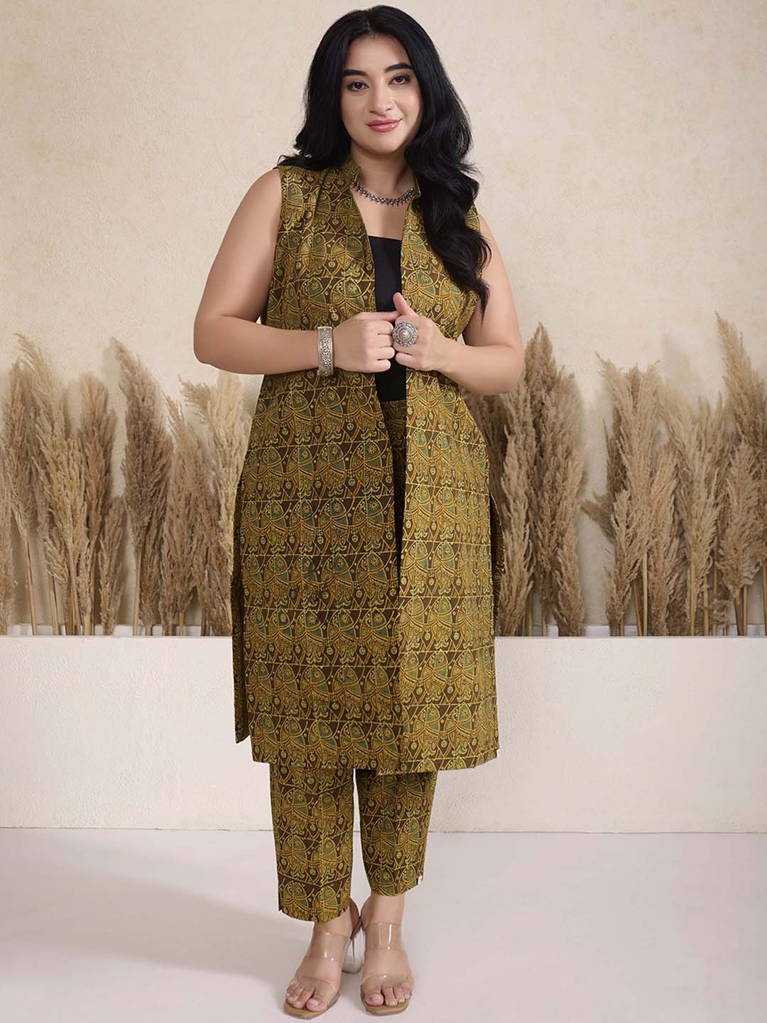

TSUCCHI TRADITIONS Ajrakh Printed Pure Cotton Shrug With Trousers, Black