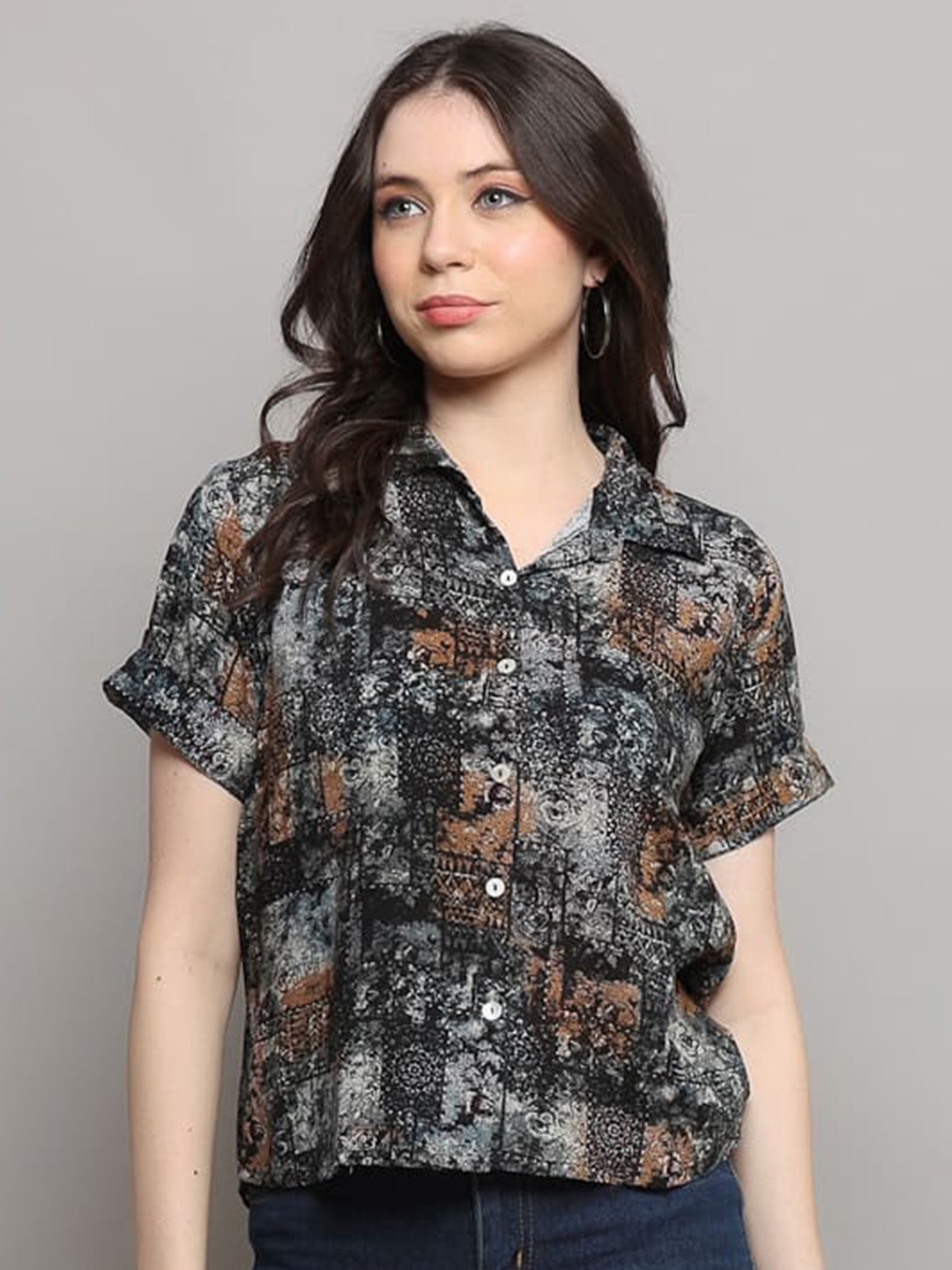 

MAIYEE Abstract Printed Extended Sleeves Shirt Style Top, Black