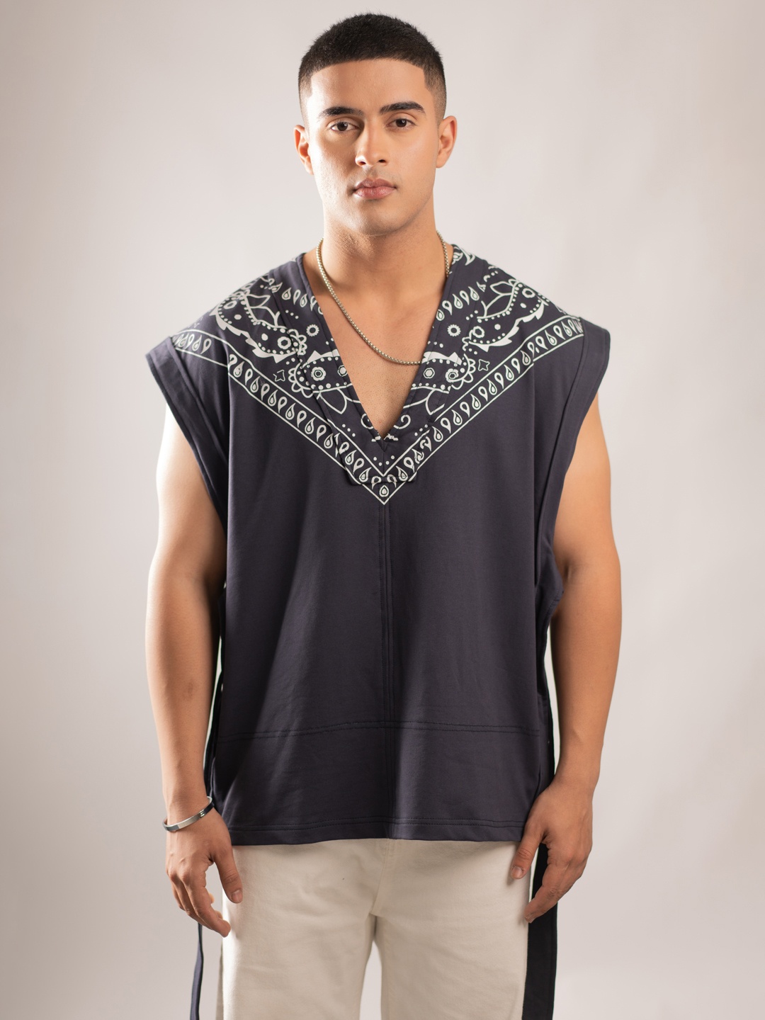 

UNRL Printed V-Neck Pure Cotton T-shirt, Navy blue