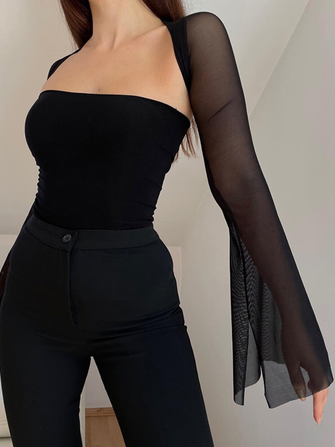 

StyleCast Black Sweetheart Neck Bell Sleeve Fitted Top