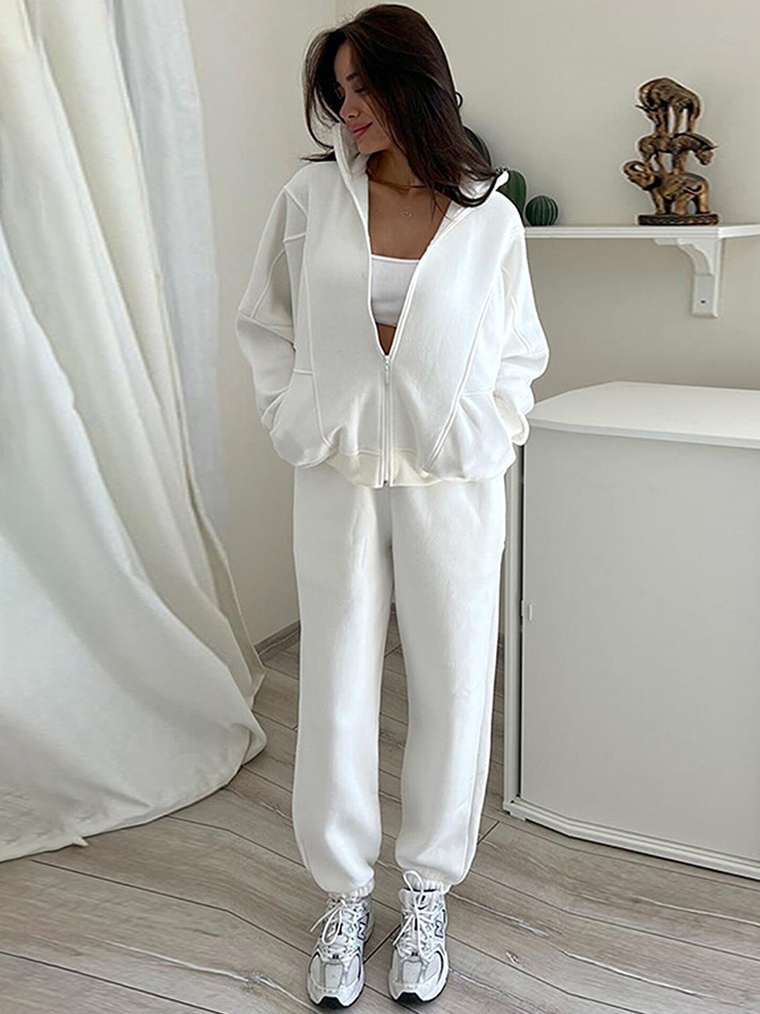 

LULU & SKY Loose Fit Sweatshirt With Joggers, White