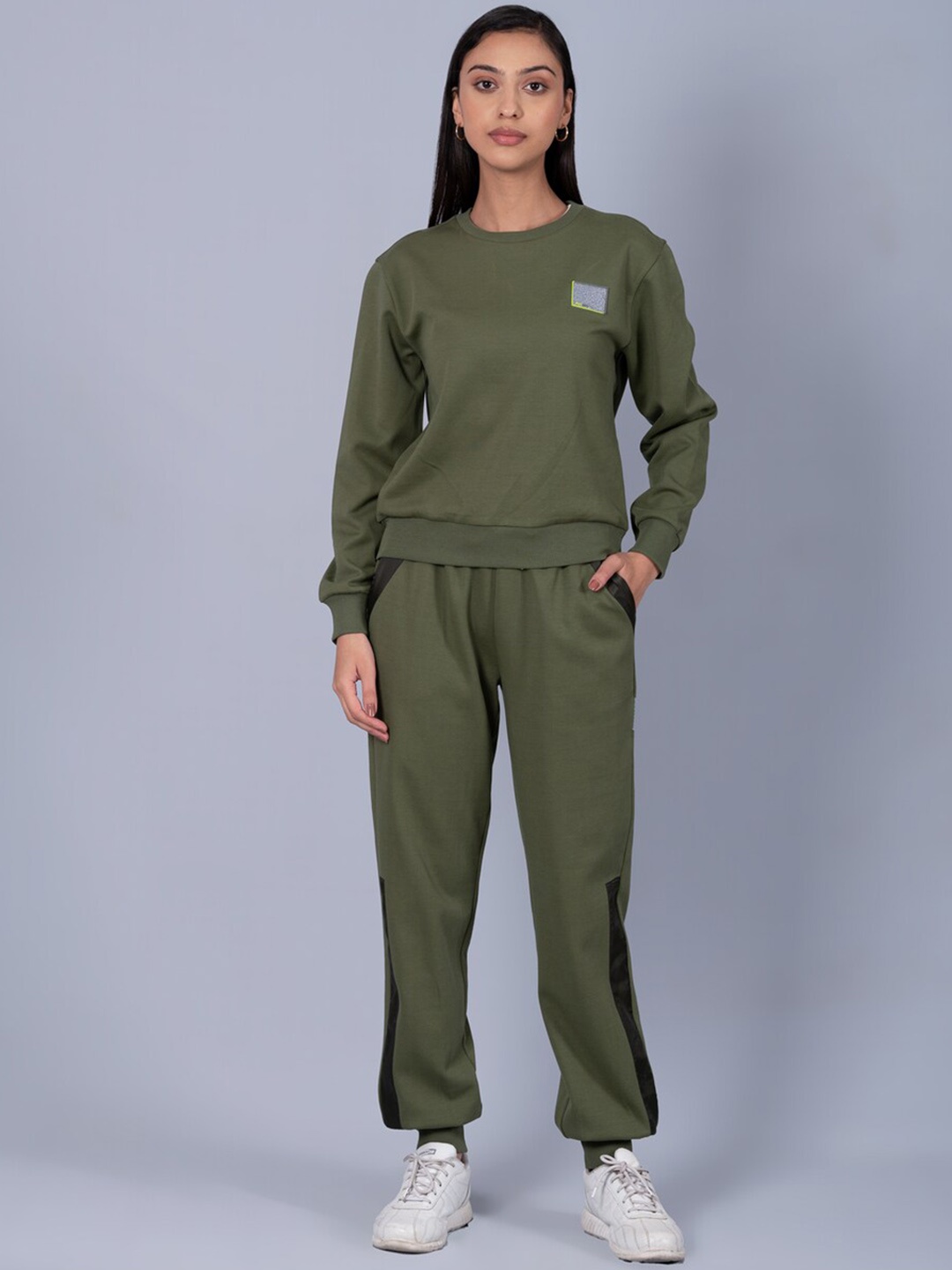 

Muvazo Round Neck Sweatshirt With Jogger, Green