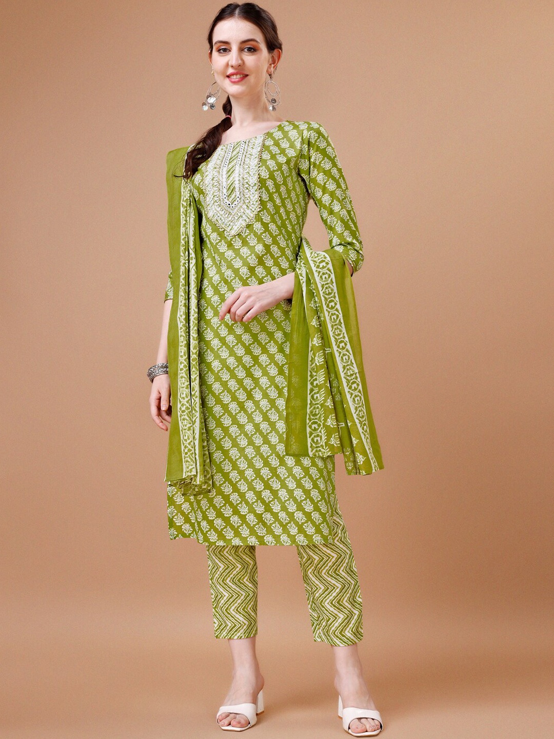 

Berrylicious Floral Printed Regular Thread Work Pure Cotton Kurta With Trousers & Dupatta, Green