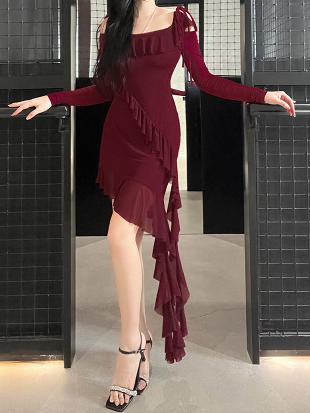

StyleCast Burgundy Cold-Shoulder Sleeves Asymmetric Ruffles Bodycon Dress