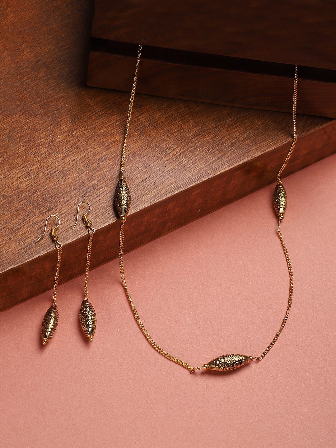 

Sangria Gold-Plated Jewellery Set