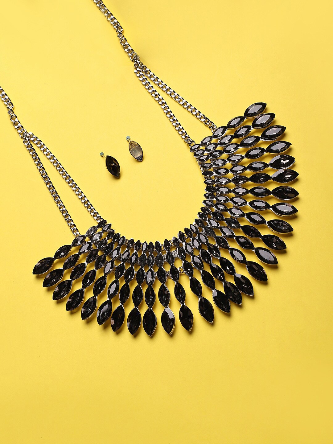 

Sangria Silver-Plated Stone-Studded Jewellery Set