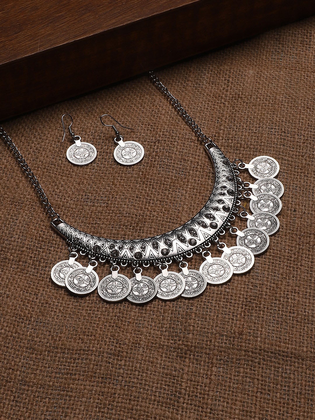 

Sangria Silver-Plated Stone-Studded Jewellery Set