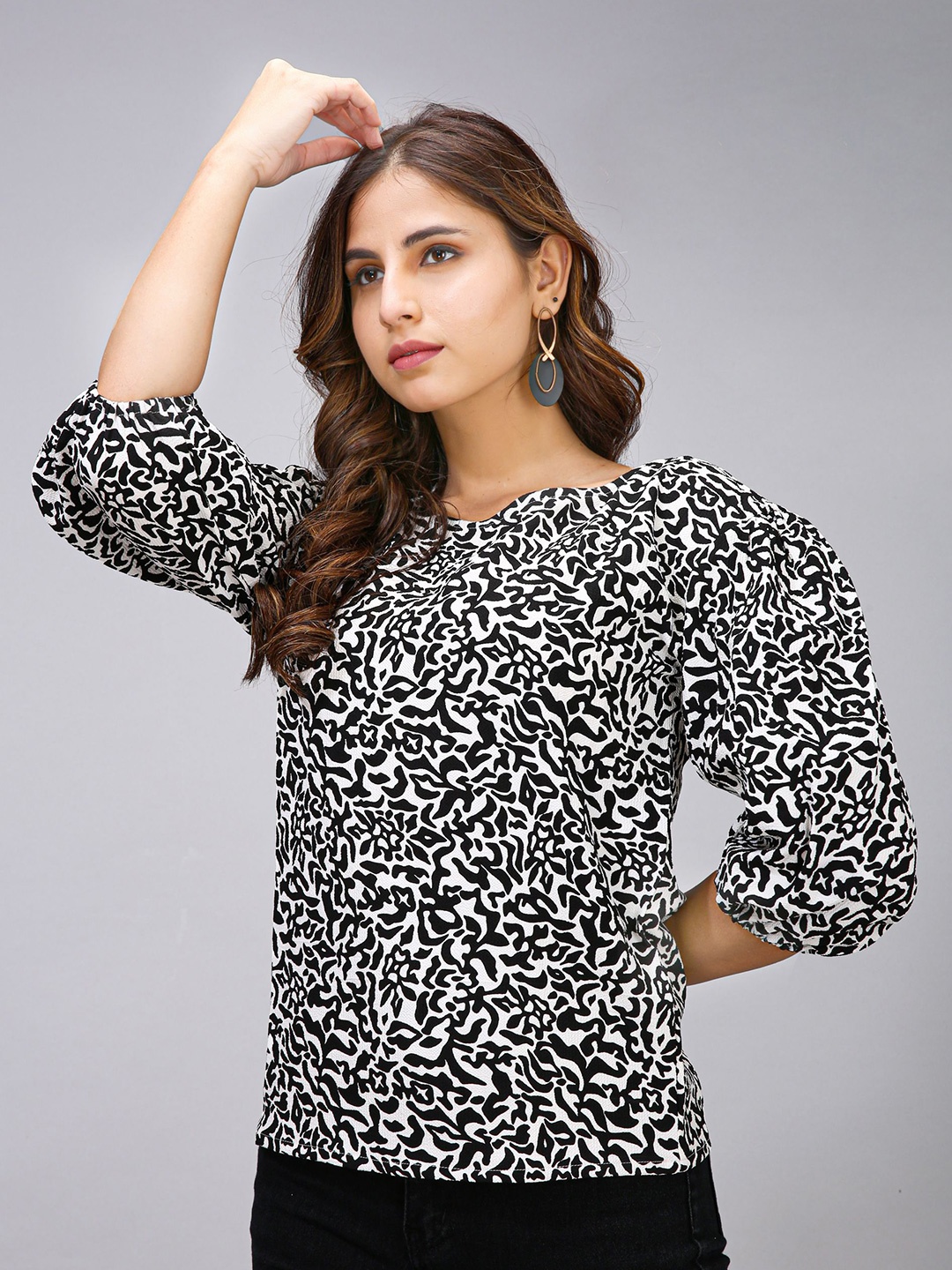 

MAIYEE Animal Printed Puff Sleeve Top, Black