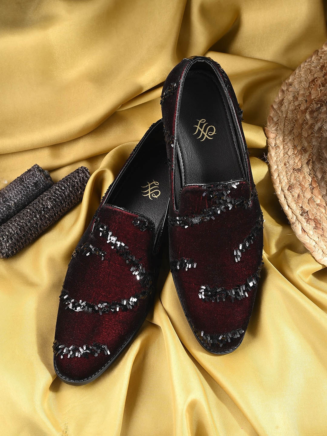 

House of Pataudi Men Ethnic Embellished Lightweight Mojaris, Maroon