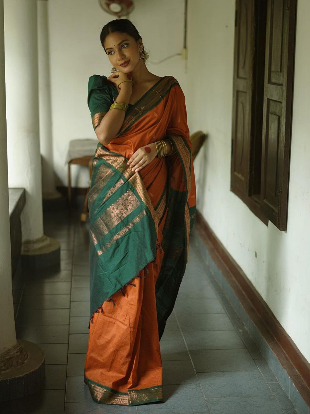 

AVANTIKA FASHION Ethnic Motifs Woven Design Zari Pure Silk Banarasi Saree, Orange