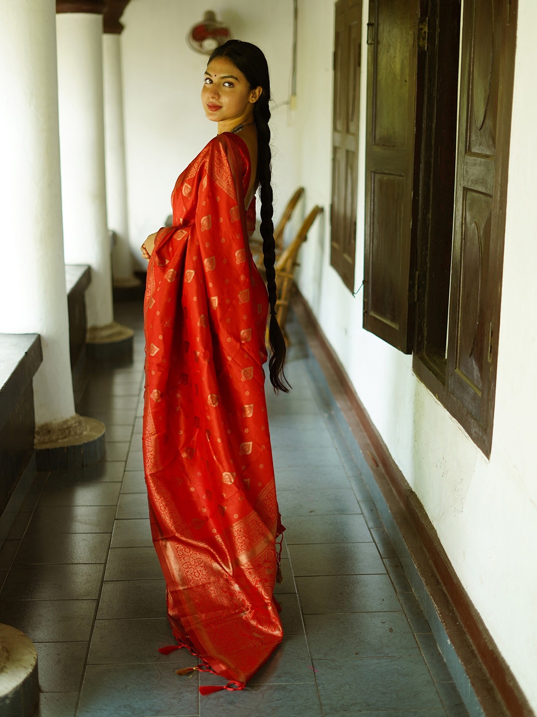 

AVANTIKA FASHION Ethnic Motifs Woven Design Zari Pure Silk Banarasi Saree, Red