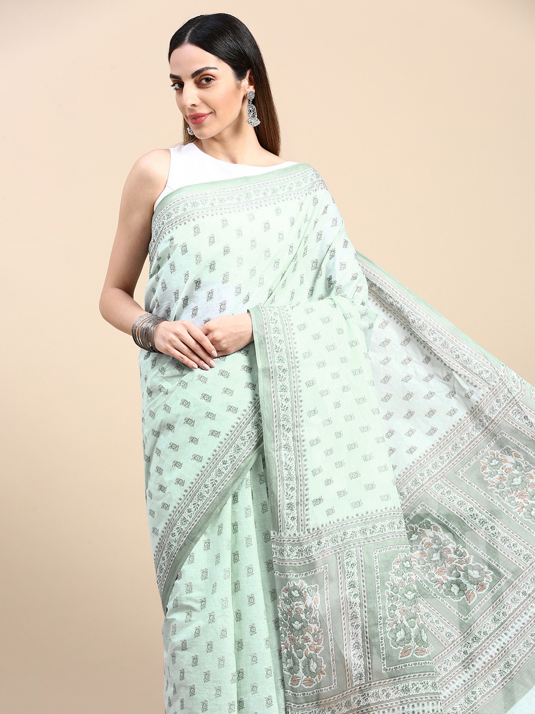 

SHANVIKA Floral Printed Pure Cotton Saree, Green