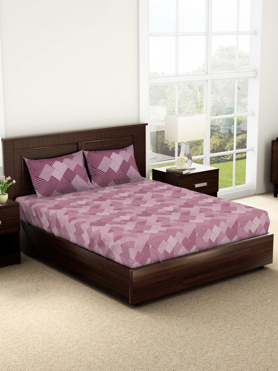 

SPACES Pink Geometric Cotton 144 TC King Bedsheet with 2 Pillow Covers