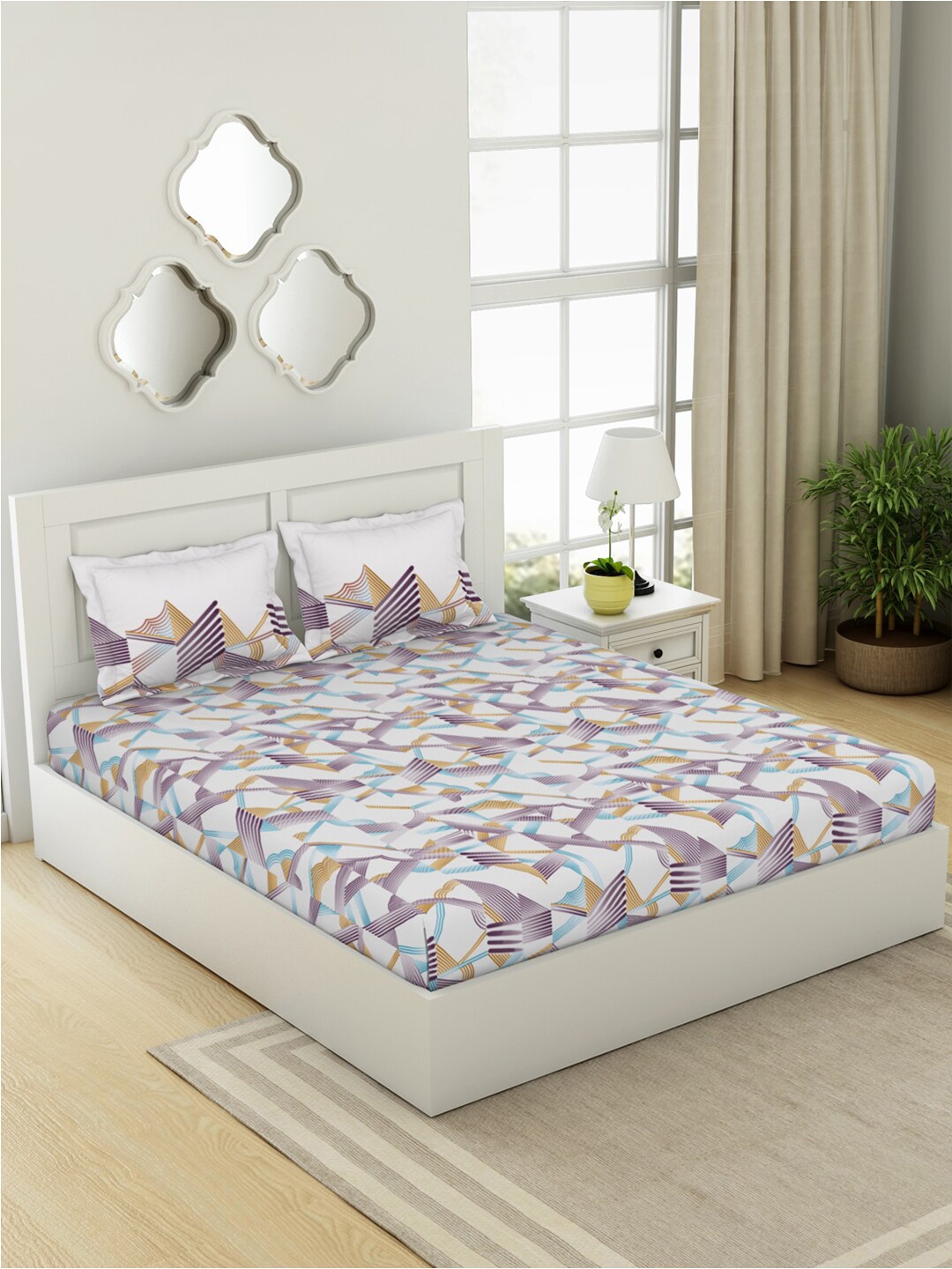 

SPACES Geospace White Geometric Cotton 144 TC Fitted King Bedsheet with 2 Pillow Covers