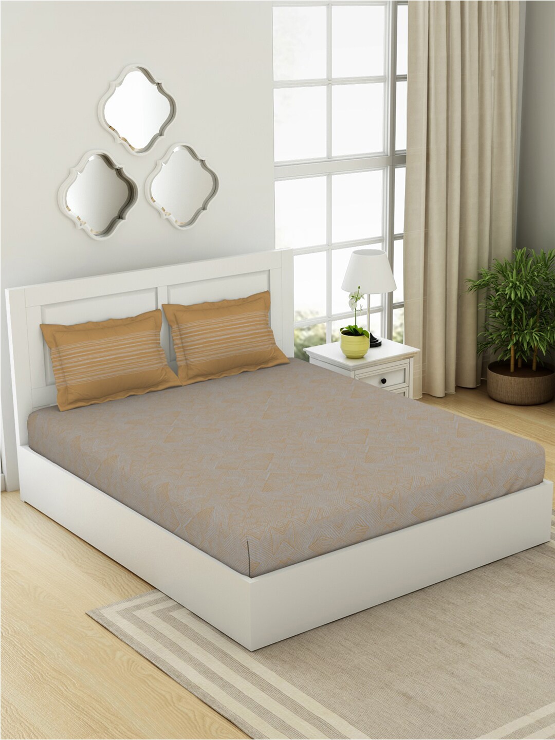 

SPACES Grey & Brown Geometric Cotton 144 TC King Fitted Bedsheet with 2 Pillow Covers