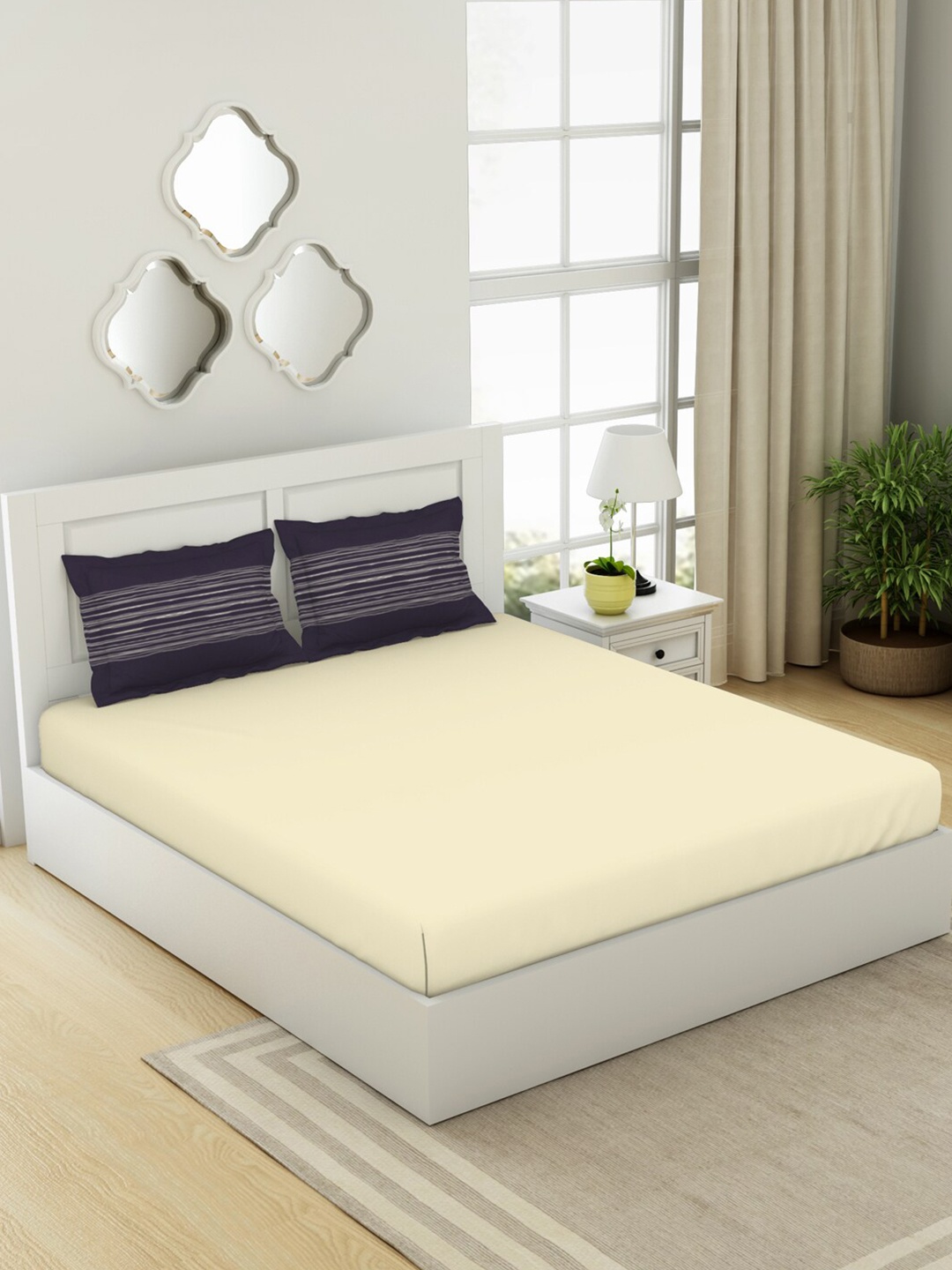 

SPACES Cream & Navy blue Geometric Flat144 TC King Bedsheet with 2 Pillow Covers