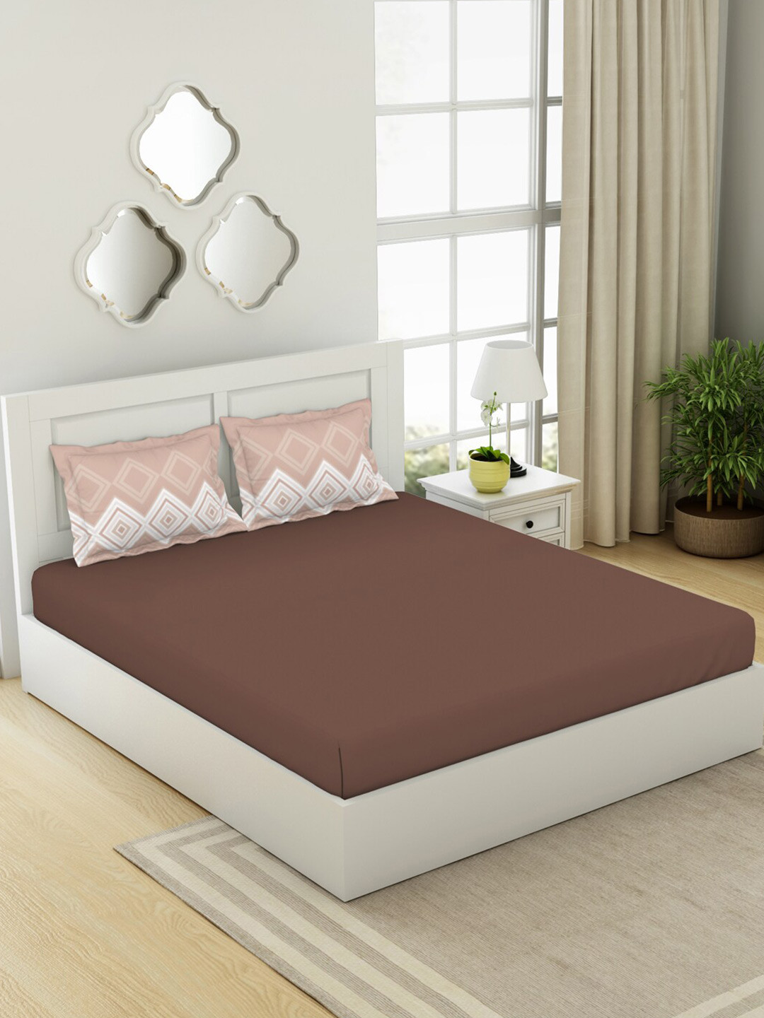 

SPACES Geospace Brown Geometric Pure Cotton 144 TC King Bedsheet with 2 Pillow Covers