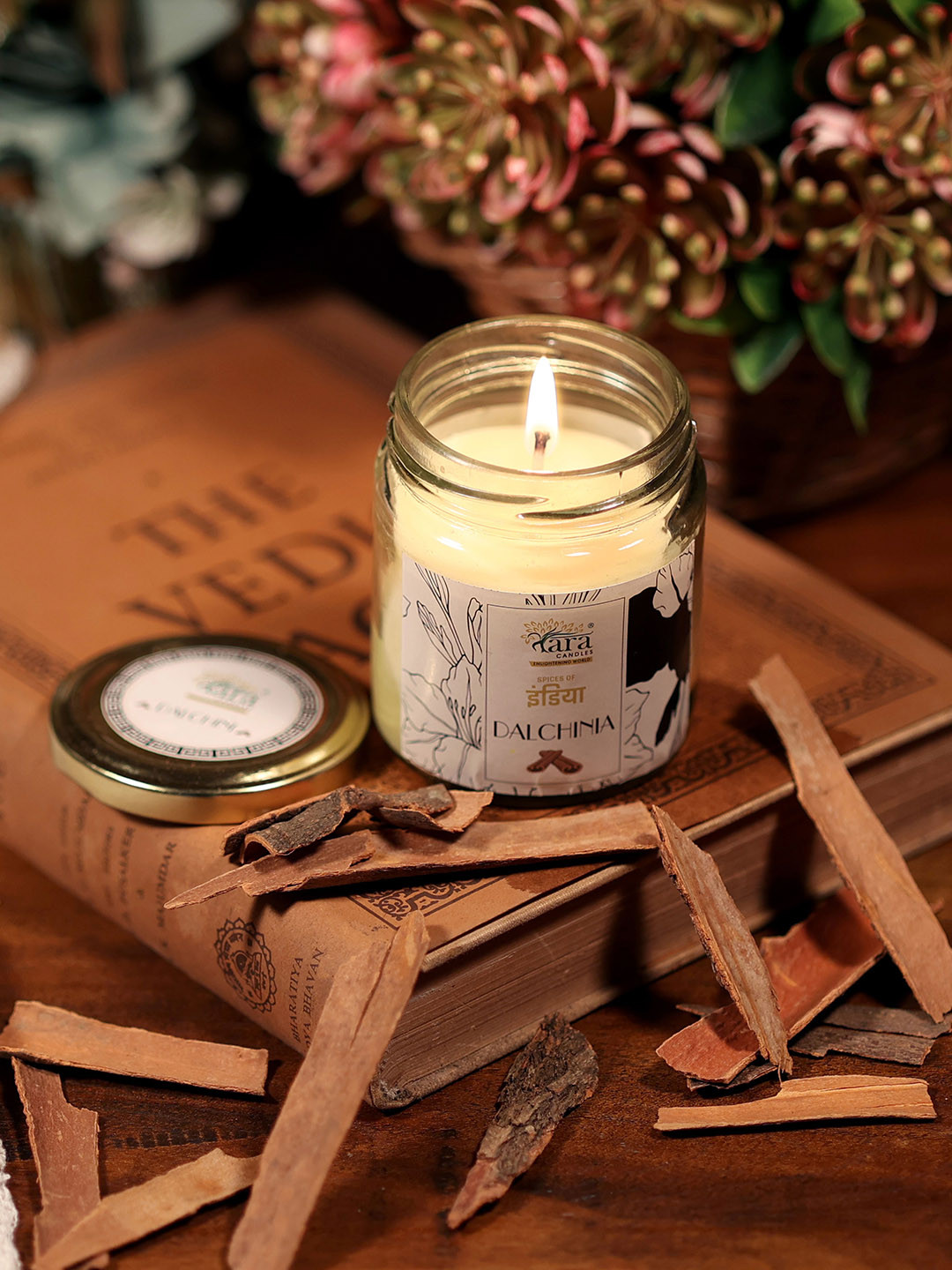 

Tara Enlightening World Dalchini Medium Container Screw Lid Candle, Off white
