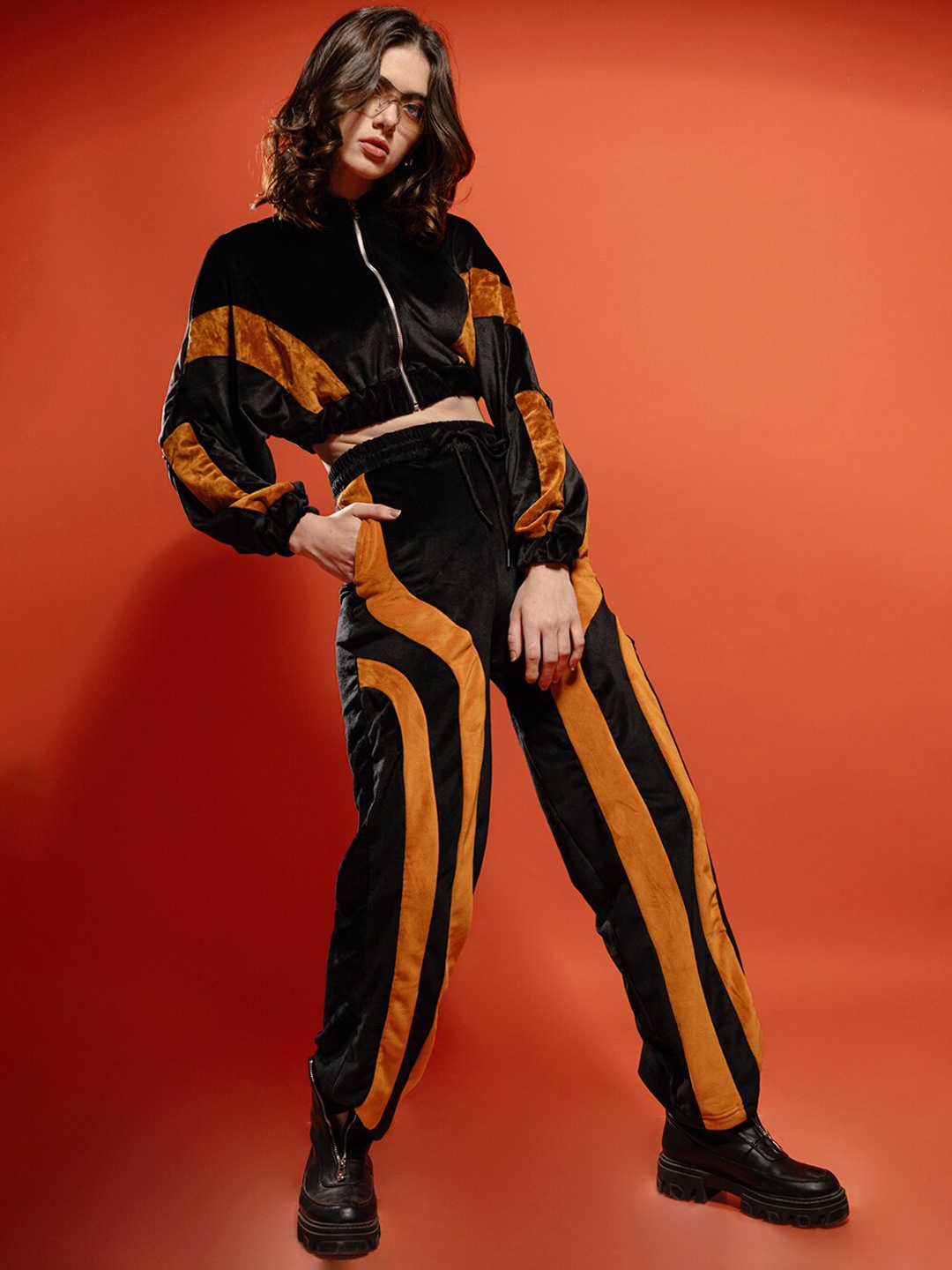 

Stylecast X Hersheinbox Colourblocked Sweatshirt With Trousers, Black
