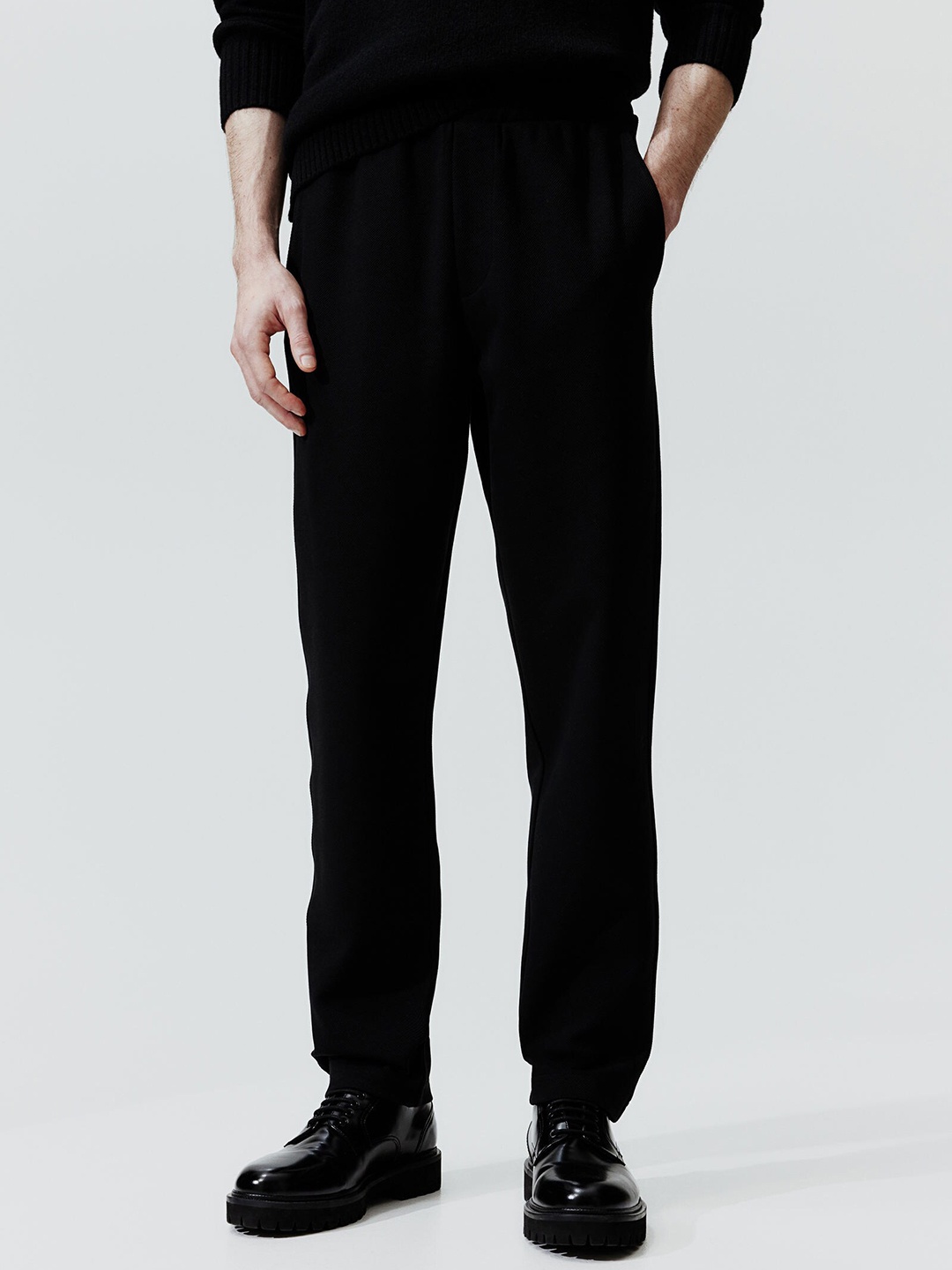 

H&M Men Slim Fit Twill Joggers, Black