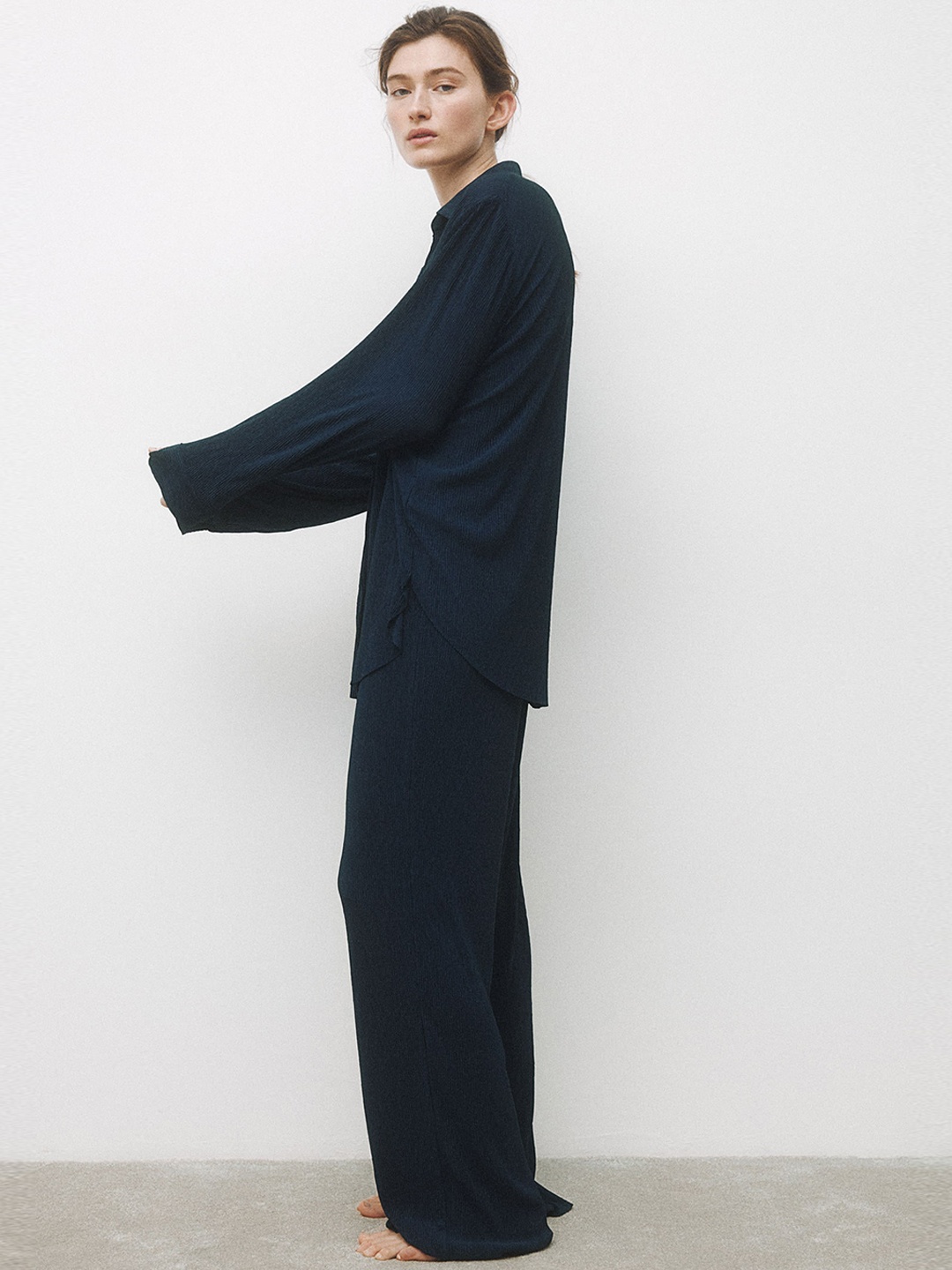 

H&M Women Crinkled Trousers, Navy blue